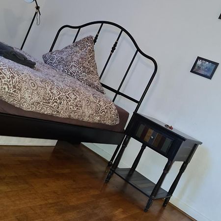 Gemuetliches Zimmer In Einer Altbauwohnung In Der Stadt Wurtzburgo Exterior foto